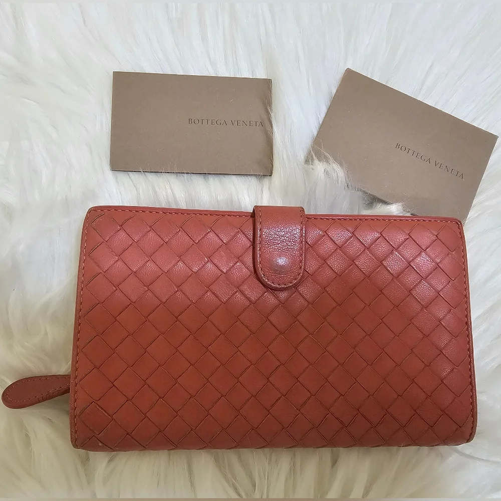 Bottega Veneta Intrecciato Flap Wallet, coral - Picture 1 of 14